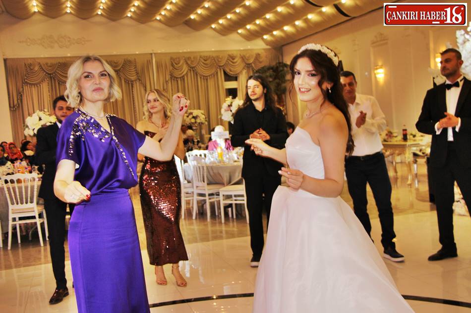 Çankırı Düğün, Dostlar Zücaciye, Metin Paker, Gülesin Ahmet Çifti, Düğün haberleri,