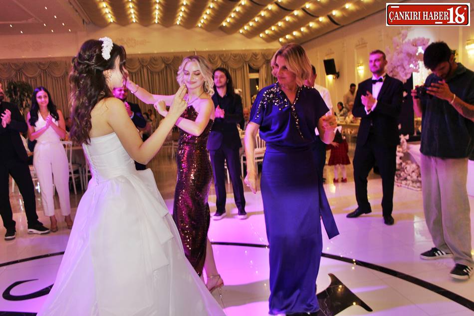 Çankırı Düğün, Dostlar Zücaciye, Metin Paker, Gülesin Ahmet Çifti, Düğün haberleri,