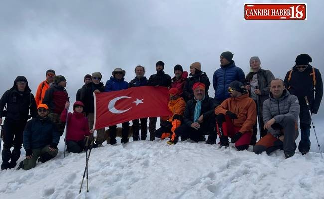 Çankırı haber - Çankırı Dağcılık Spor Kulübü Ilgaz Dağı Zirvesine Tırmandı