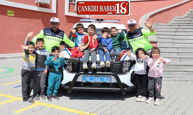 Çankırı Jandarmasından Minik Öğrencilere Trafik Eğitimi - Çankırı haber