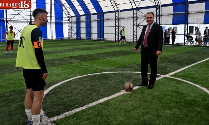 Gençlik Turnuvası, Rektör Karataş’ın Başlama Vuruşuyla Başladı - Çankırı haber