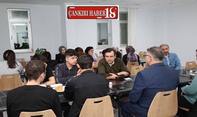 Şabanözü Kaymakamı Emre Urhan İftarı Öğrencilerle Yaptı