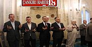 Vali Hüseyin Çakırtaş Ulu Camii’nde Bayram Namazını Kıldı